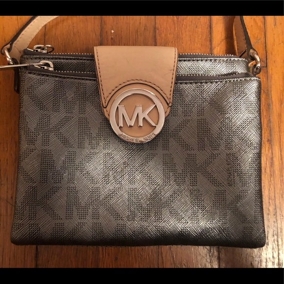 Michael Kors Handbags - Michael Kors Crossbody Purse 👜
